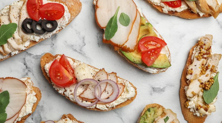 Брускета з копченою куркою