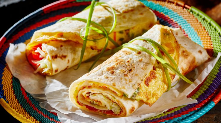 Сніданок з лаваша з яйцем