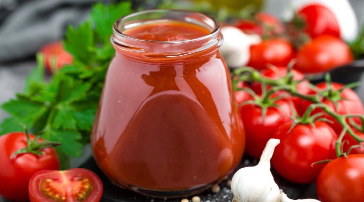 Гострий томатний соус з базиліком