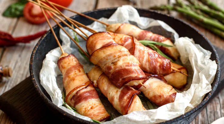 Рулети з лаваша і бекону