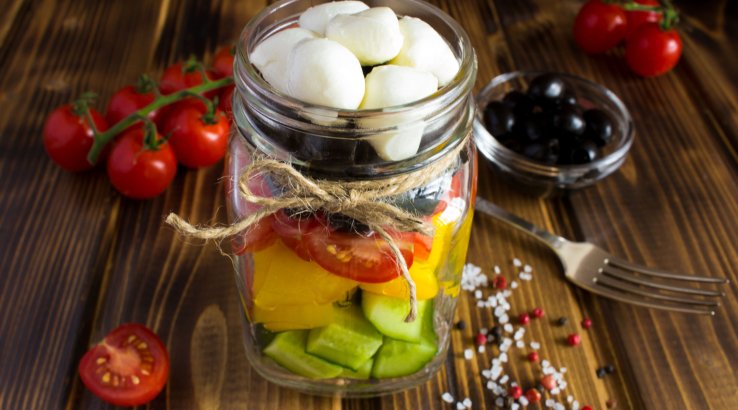 Грецький салат у банці