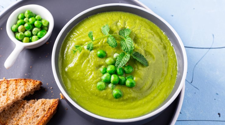 Крем-суп із печеного авокадо і гороху