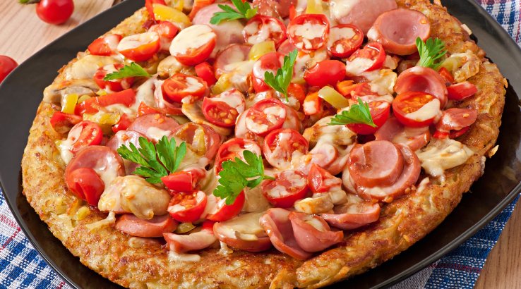 Пиріг з листкового тіста з сосисками