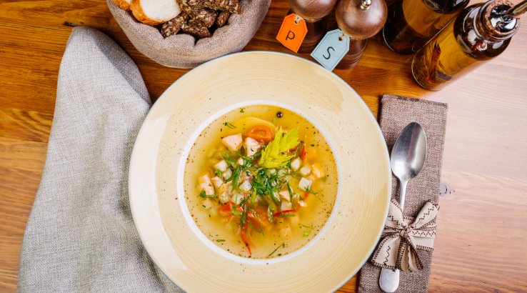 Уха з річкової риби та овочів