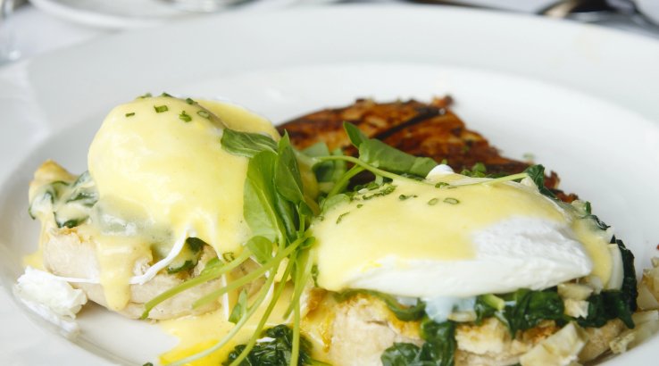 Яйця Бенедикт зі шпинатом