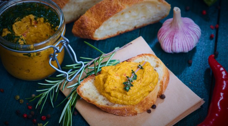 Хлеб с кабачковой икрой