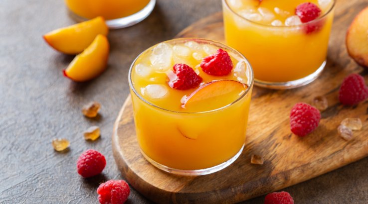 Сангрія з нектаринами