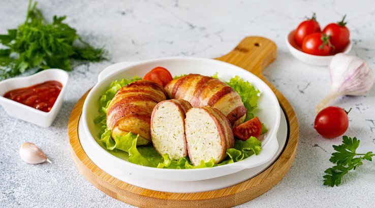 Курячі котлети в беконі