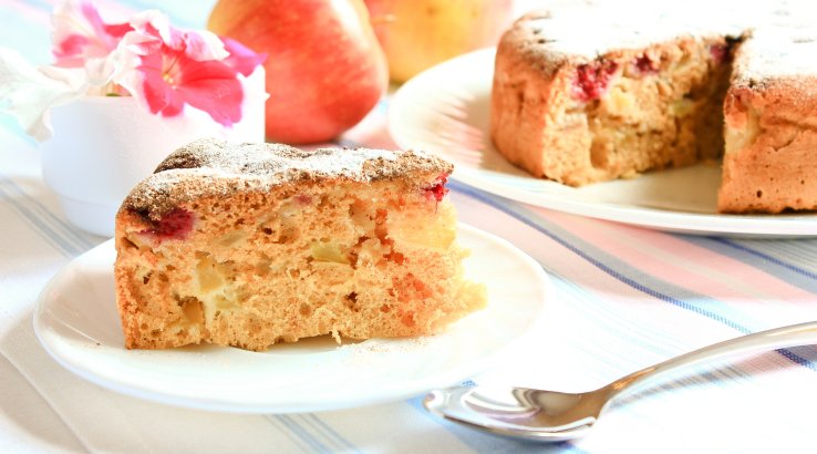 Шарлотка без цукру з кисломолочним сиром