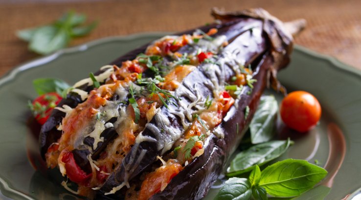 Запечені баклажани з фаршем і сиром
