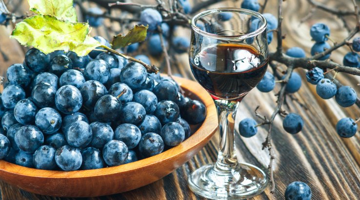 Домашня тернова наливка