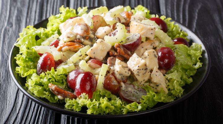 Салат с курицей и маком