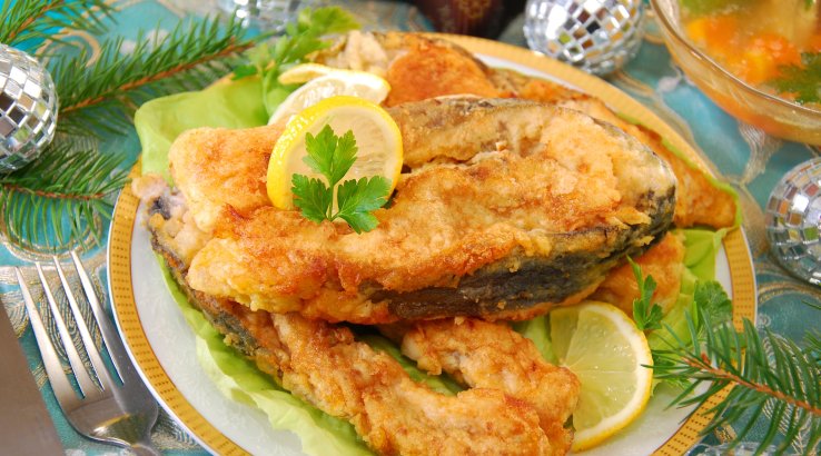 Стейк з коропа з сиром