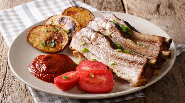 Ребра в духовці у фользі