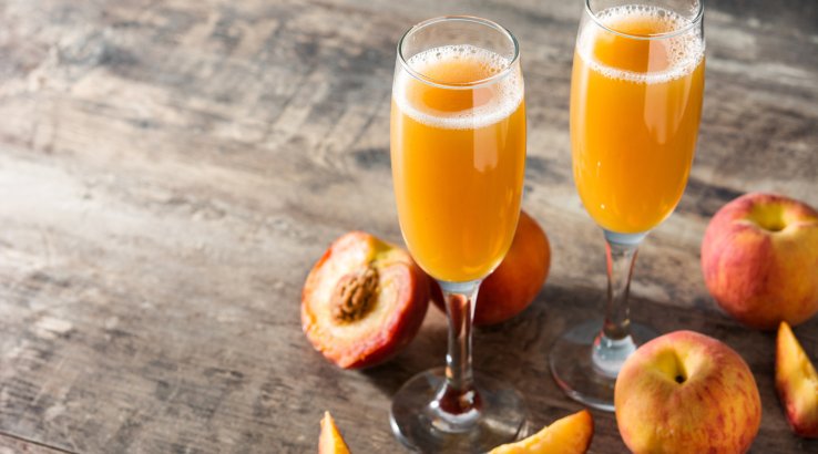 Персиковий коктейль з шампанським