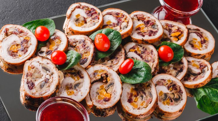 Рулет з курки з грибами