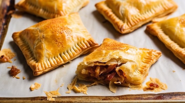 Слойки з беконом