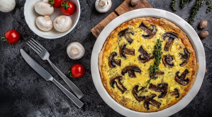 Яєчна запіканка з грибами і зеленню