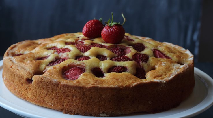 Пісний полуничний пиріг