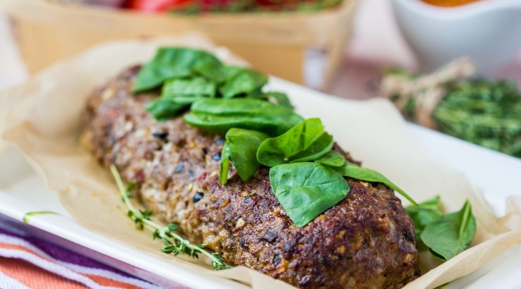 М'ясний рулет з начинкою на сковороді