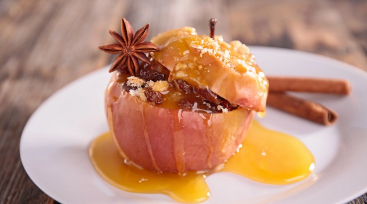 Запечене яблуко зі спеціями