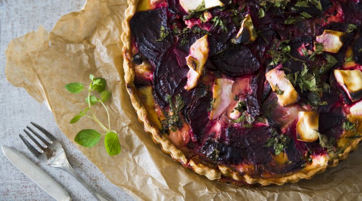 Пиріг з молодим буряком