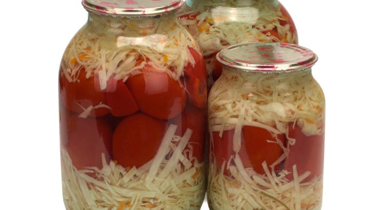 Помідори в капусті