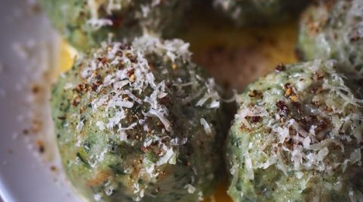 Кнедлі з сиром та шпинатом