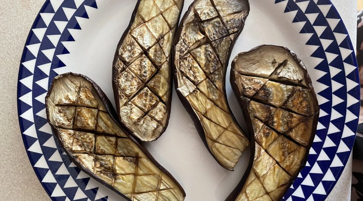 Печений баклажан з йогуртом та соленим жовтком