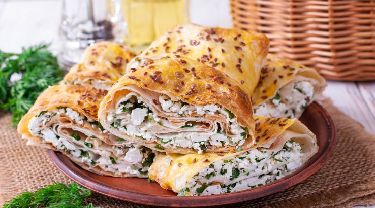 Рулетики з лаваша з бринзою