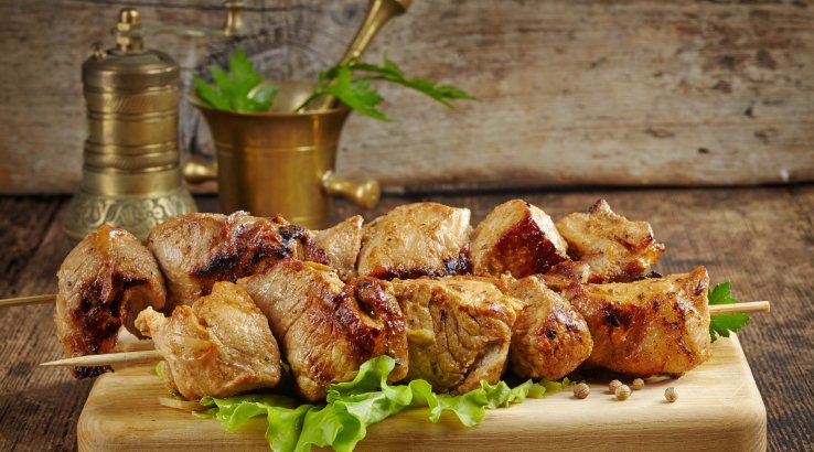 Свинячий шашлик в медово-пивному маринаді