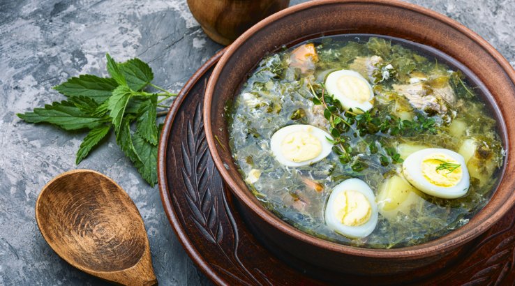 Зелений борщ з кропивою