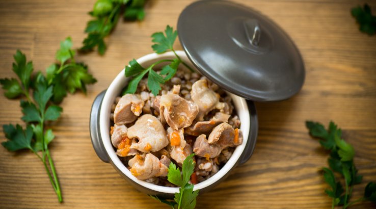 Тушковані курячі шлунки з овочами