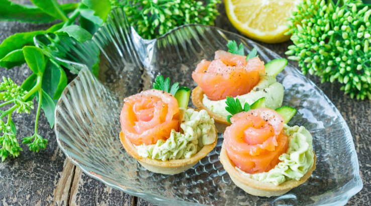 Тарталетки із слабосоленим лососем