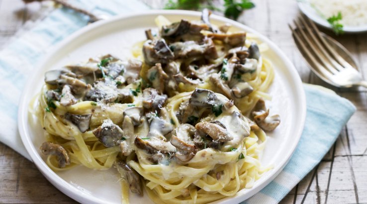 Гнезда из пасты с грибами