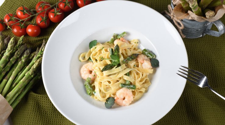 Паста з морепродуктами і спаржею