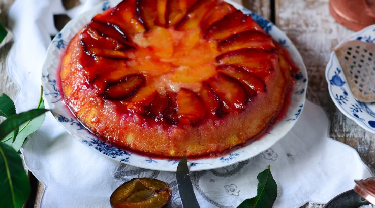 Сливовой тарт татен с марципаном