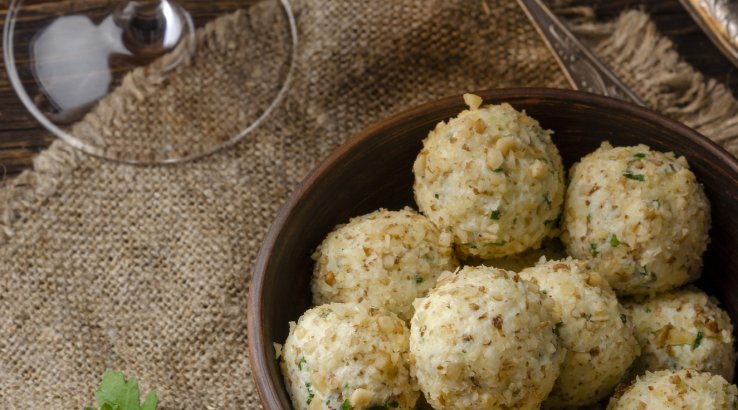 Сирні кульки з часником