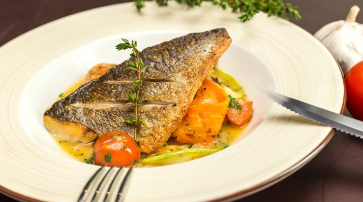 Дорадо з овочами у сметані