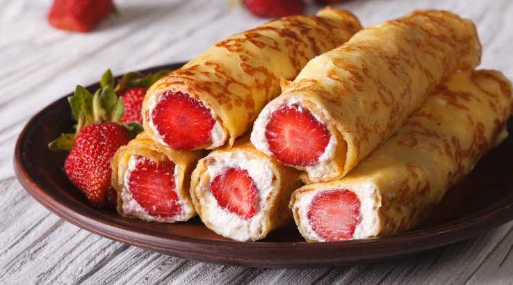 Налисники з полуницею та сиром