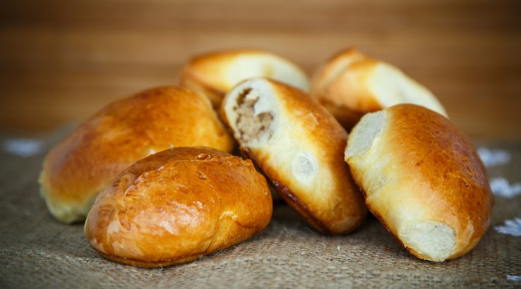 Тістечка з мʼясною начинкою