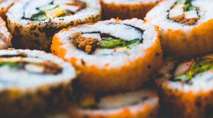 Суші-роли «Каліфорнія» з крабовими паличками