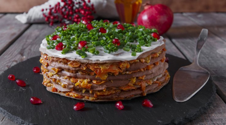 Печеночный торт с шампиньонами