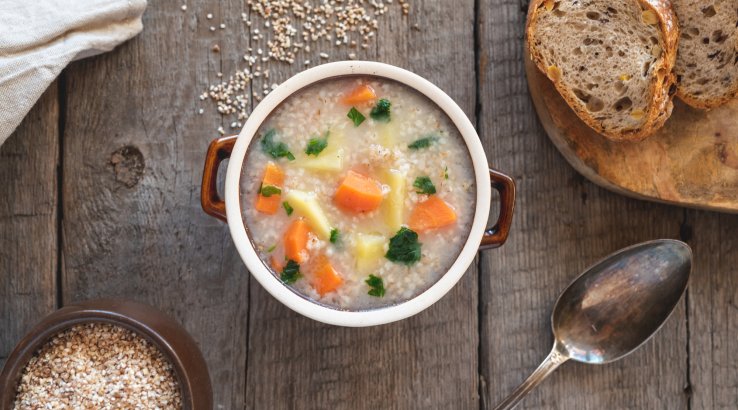 Суп з ячмінної крупи з овочами