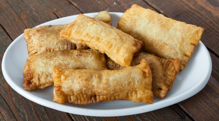 Смажені слойки зі сливами