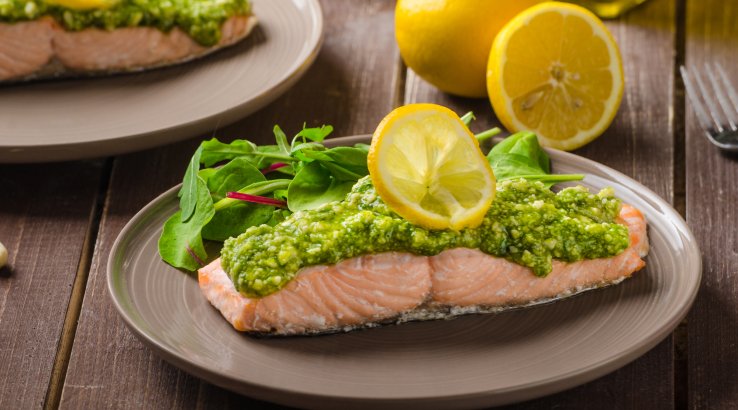 Лосось на парі з песто