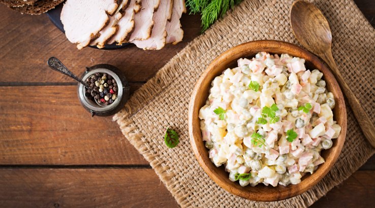 «Олів’є» з ковбасою, м'ясом і шинкою