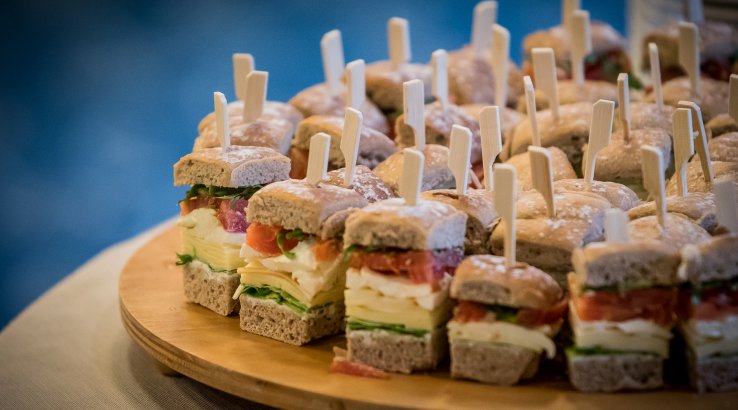 Канапки із сиром та перцем