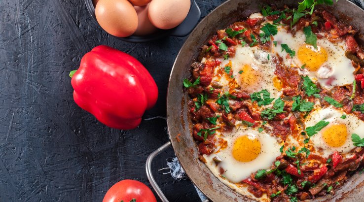 Манджа з яйцями нагадує близькосхідну шакшуку