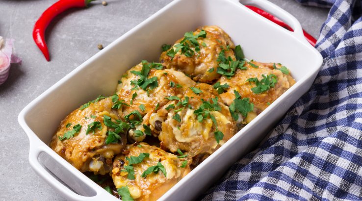 Курячі стегенця у медово-сметанному соусі